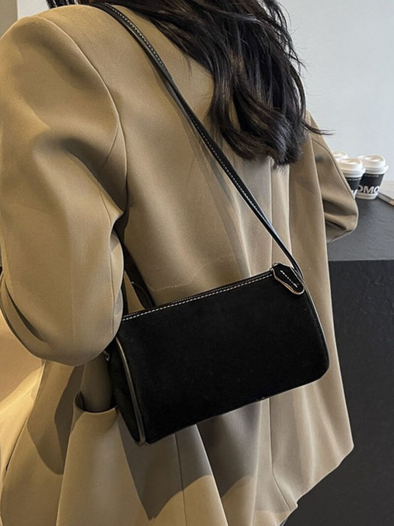 Handtasche aus Wildleder in Rubinrot