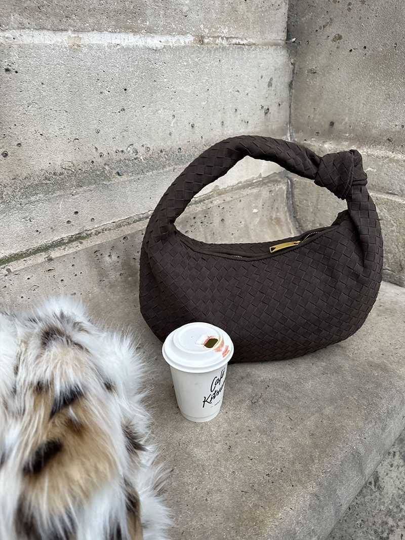 Mittelgroße Wildleder-Tasche